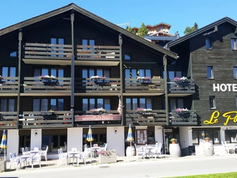 Hotel Pizzeria Restaurant Ansicht Sommer 2