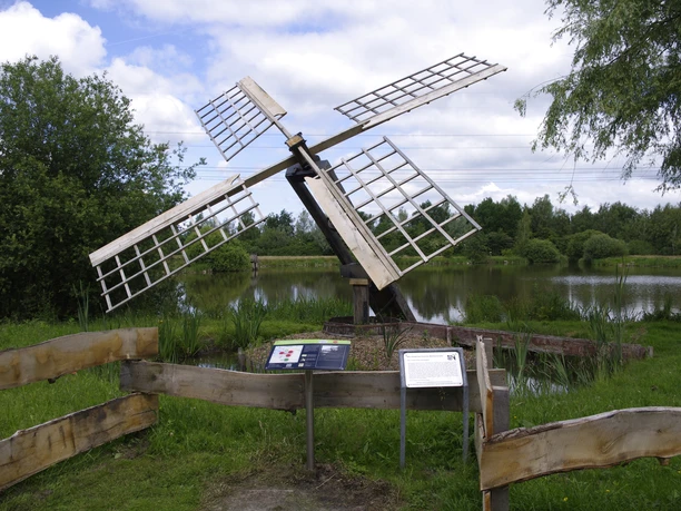 Fluttermühle im Bürgerpark beim Ulenhoff Westoverledingen Ostfriesland Urlaub Fluttermühle im Bürgerpark beim Ulenhoff Westoverledingen Ostfriesland Urlaub