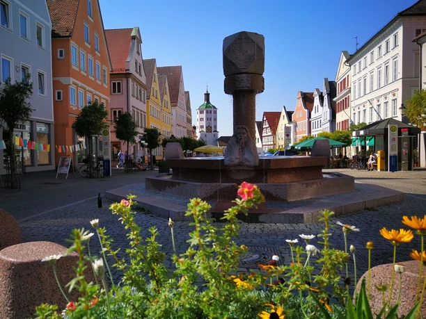 Marktplatz Günzburg Marktplatz Stadtturm Günzburg Sehenswürdigkeit Ausflugsziel historische Altstadt