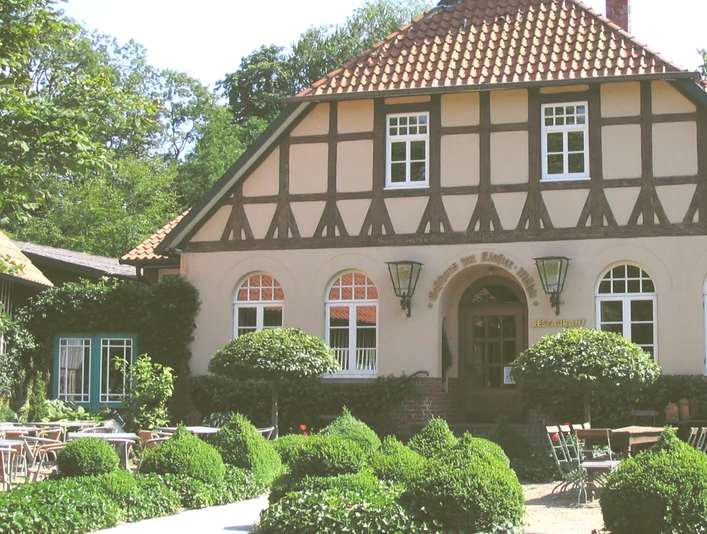 Außenansicht des Hotels Zur Kloster-Mühle Außenansicht des Hotels Zur Kloster-MühleExterior view of the Hotel Zur Kloster-MühleUdvendigt billede af Hotel Zur Kloster-MühleBuitenaanzicht van Hotel Zur Kloster-Mühle