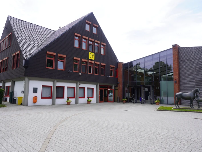 Niedersachsenhalle Verden Veranstaltungsgebäude in Verden, Niedersachsen; moderner Glasbau mit angrenzendem Fachwerkstil.