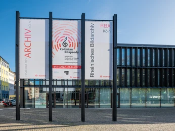 Historical Archive of the City of Cologne with Rhenish Image Archive Historisches Archiv der Stadt Köln mit angrenzendem Rheinischen Bildarchiv; moderne Glasfronten und Plakate.Historical archive of the city of Cologne with adjoining Rhenish picture archive; modern glass fronts and posters.