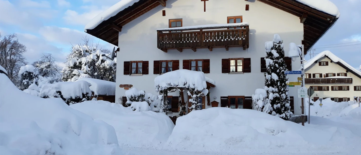 Hausansicht im Winter