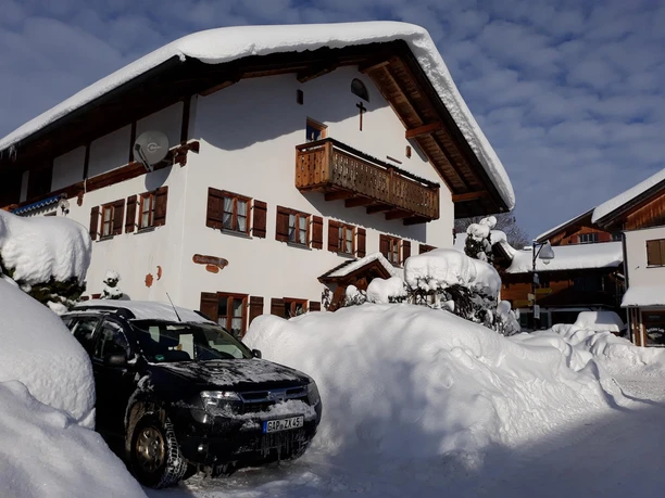 Hausansicht im Winter