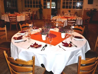 Tarmstedter Hof - Der Saal für Feiern Tarmstedter Hof - Der Saal für FeiernTarmstedter Hof - The hall for celebrationsTarmstedter Hof - Salen til festlighederneTarmstedter Hof - De zaal voor feesten