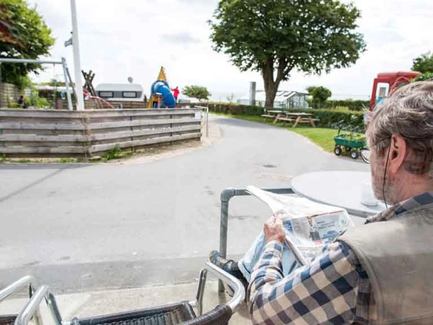SønderbyStrandGrill-hygge-med-dagens-avis SønderbyStrandGrill-hygge-med-dagens-avis