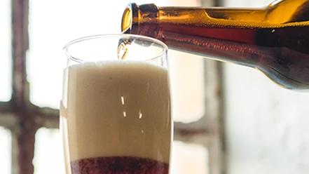 Mjels-Bryghus-Pouring-a-beer