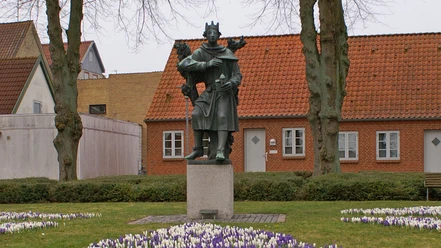 Statue-Svend_Grathe