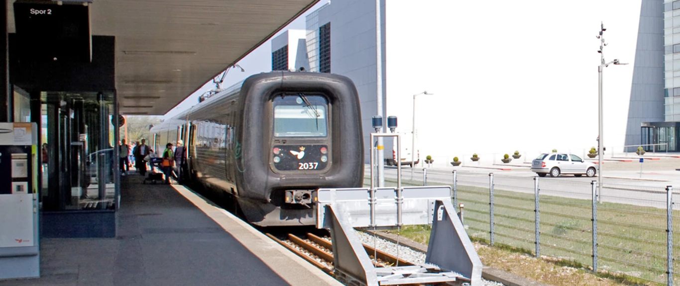 Tog_passagere_Alsion_togstationen2