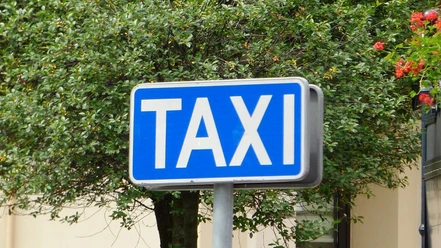 taxi-362638_1920