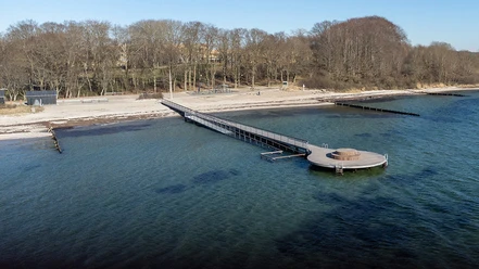 Handicap-bro-ved-den-sorte_badestrand-i-Sønderborg