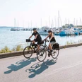 Par-cykler-ved-Kalvø-Lystbådehavn-credit-Destination-Sønderjylland
