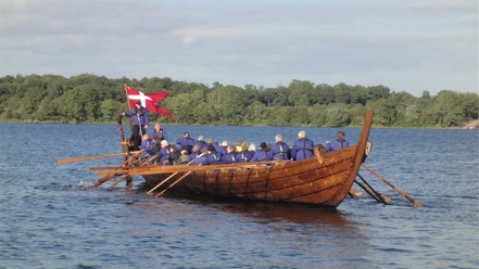 Nydam-Tveir-på-vandet