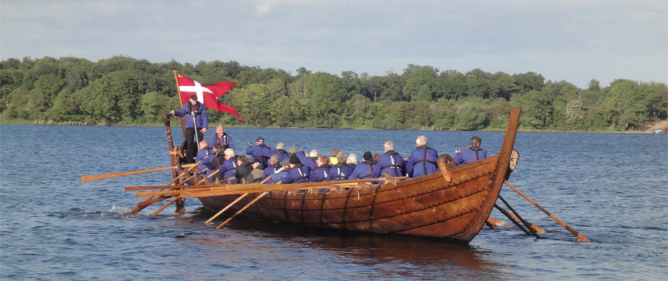 Nydam-Tveir-på-vandet