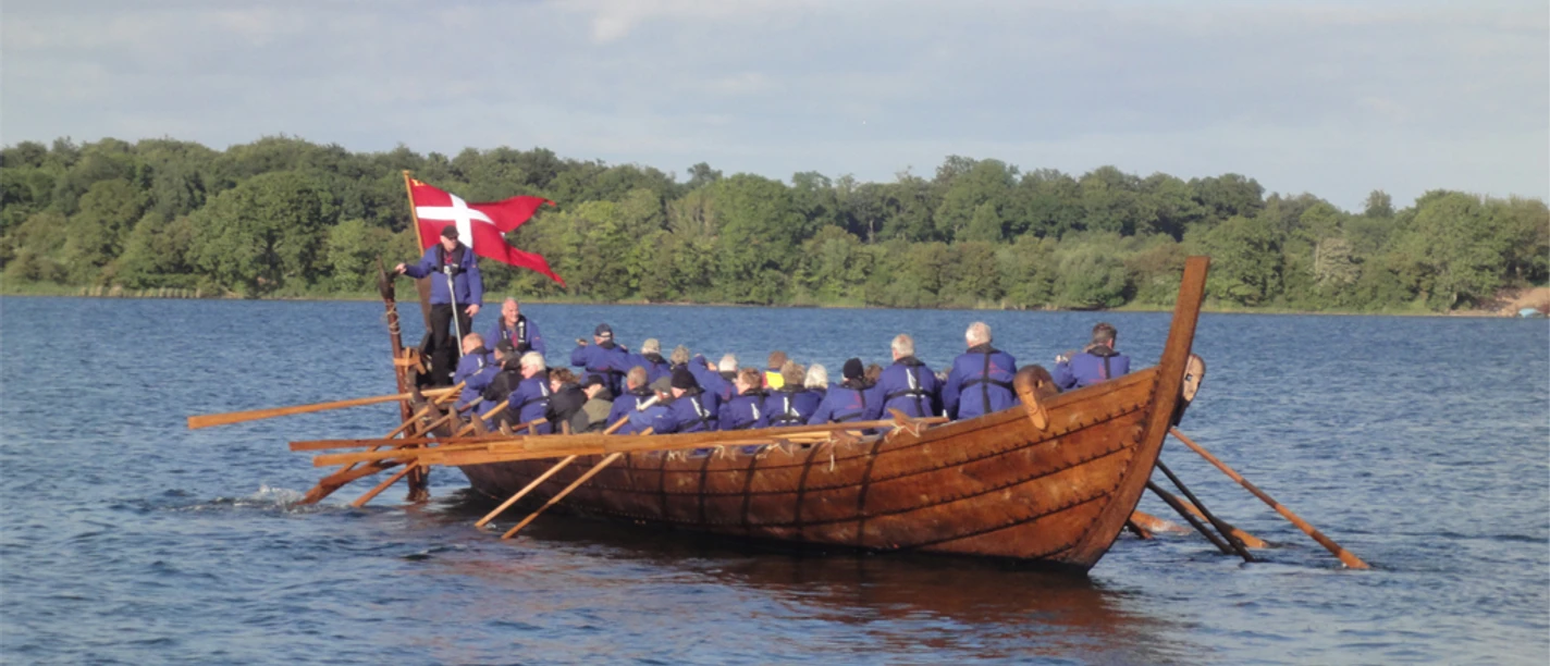Nydam-Tveir-på-vandet
