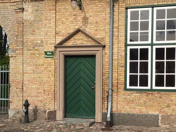 Augustenborg-Slot-Minimuseum-indgang