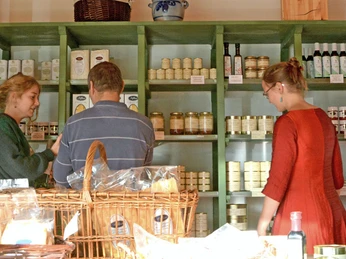 Halmhusets-butikshylder