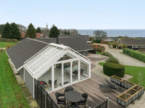 Feriepartner_MOB-hus-i-feriehusomraade-naer-vand