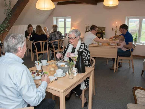 Rønhave-morgenmads-hygge Rønhave-morgenmads-hygge
