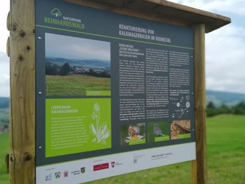 Infotafel zur Renaturierung der Kalkmagerrasen