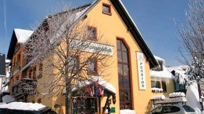 Hausansicht im Winter