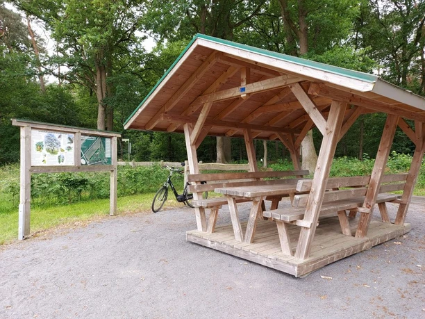 Streuobstwiese Sitzbank.jpg Streuobstwiese Sitzbank.jpg