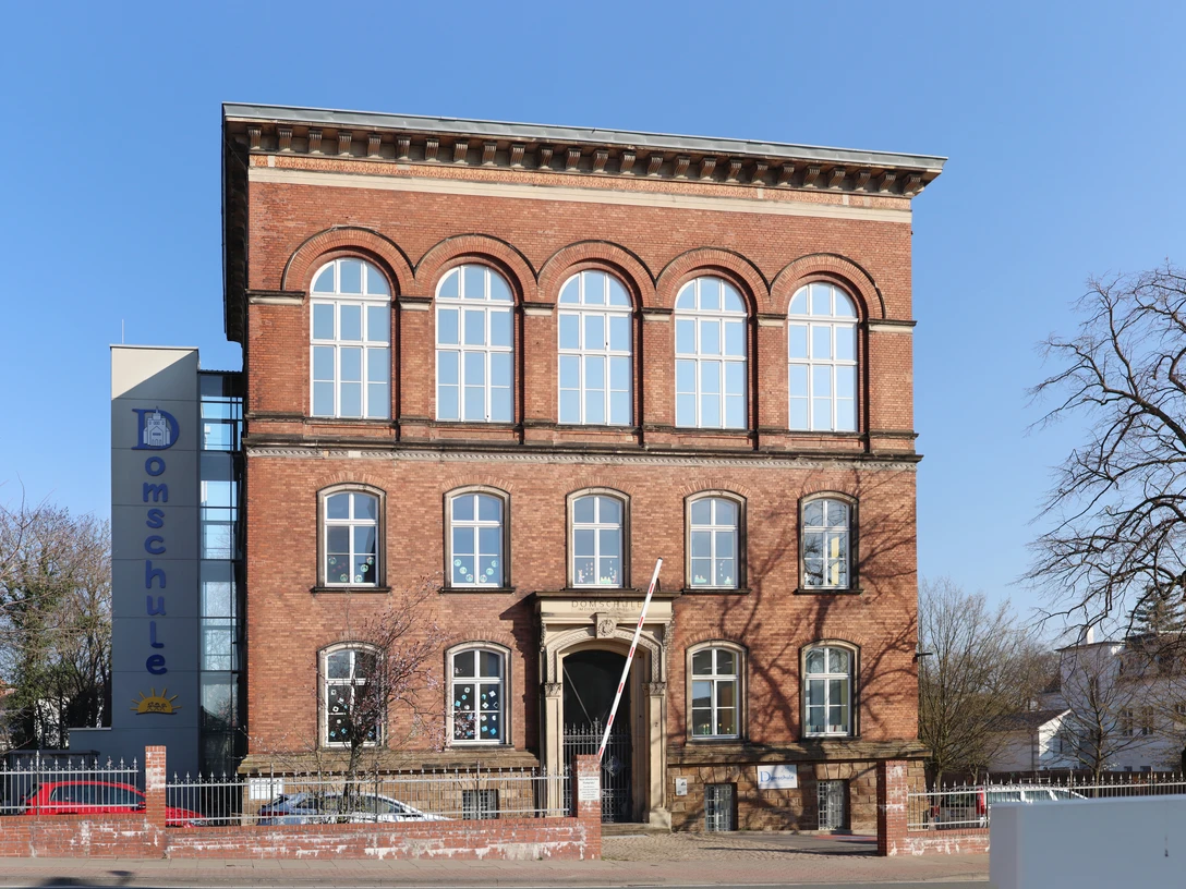 Das Bild zeigt die Domschule
