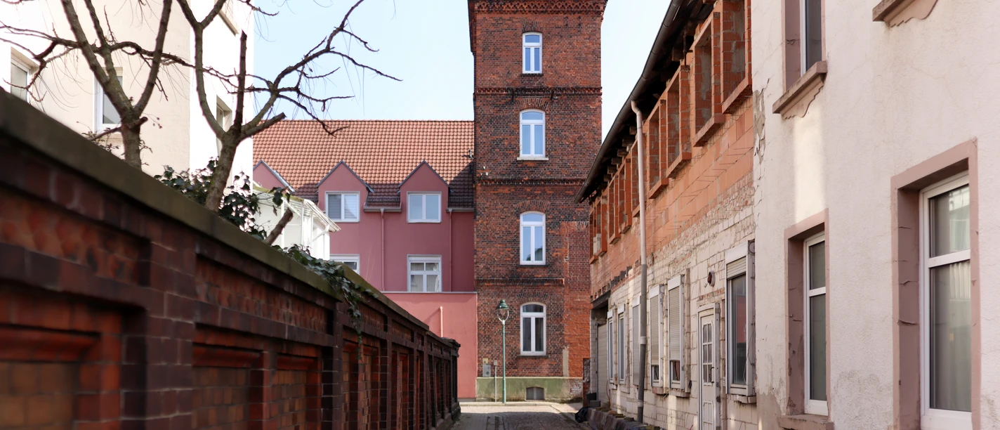 Das Bild zeigt den Wasserturm der Laxburg.