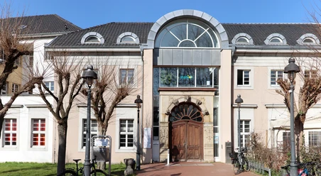 Minden - stadtbibliothek.jpg Das Bild zeigt den Eingang der VHS & Stadtbibliothek