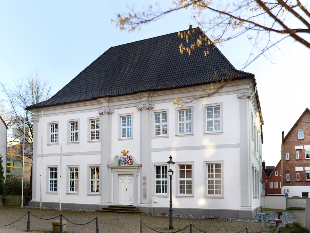 Das Bild zeigt das Haus Huss