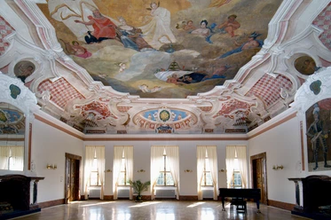 Festsaal im Jagdhaus Kössern