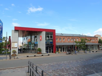Tourist-Info Hafeninsel Bremerhaven Rotes Backsteingebäude