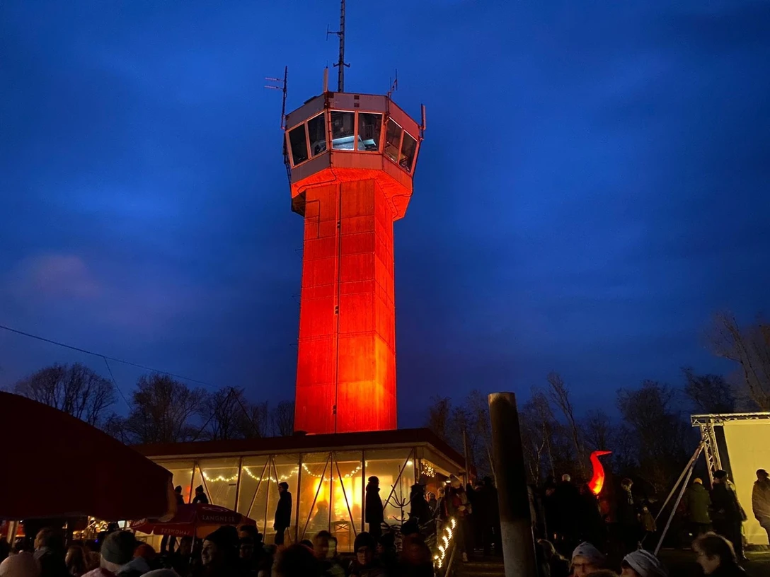 Olympisches Feuer - angestrahlter Olymp.jpg