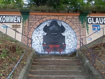 01 Am Bahnhof heißt man die Gäste Herzlich willkommen.jpg