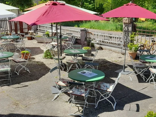 Aussenterrasse des Café Schillerallee Nr 5 in Herbitzheim