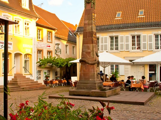 Schlangenbrunnen Blieskastel Außen