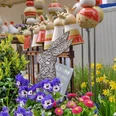 WEB Homburg 2017 Keramikmarkt Homburg Osterhase mit Keramikvoegel Foto Wolfgang Henn