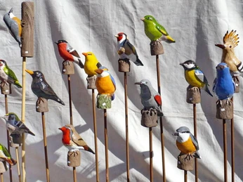 Bunte Keramik auf dem Keramikmarkt Homburg