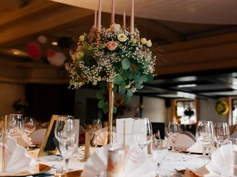 Ambiente auf dem Festsaal des Restaurants Hotel Daub Ambiente auf dem Festsaal des Restaurants Hotel DaubAmbience in the ballroom of the Hotel Daub restaurantStemning i balsalen i Hotel Daubs restaurantSfeer in de balzaal van het restaurant van Hotel Daub