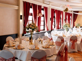 Festsaal des Restaurants Hotel Daub Festsaal des Restaurants Hotel DaubBallroom of the Hotel Daub restaurantFestsalen på Hotel Daubs restaurantBalzaal van restaurant Hotel Daub