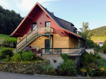 Hausansicht mit Garten Nordseite