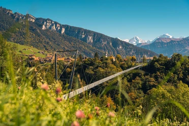 sigriswil-panoramabrücke-hängebrücke-eiger-mönch-jungfrau-schweiz-tourismus-christian-meixner.jpg