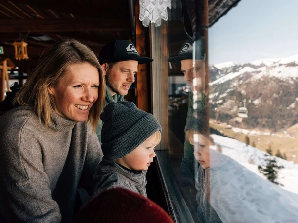 berghotel-wiriehorn-familie-aussicht.jpg