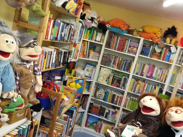 Bücher Puppen Spiele