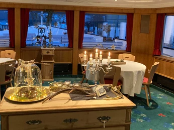 restaurantschiff-ufem-fluss-amdiente-abend.jpg