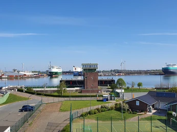 Blick vom Container-Aussichtsturm