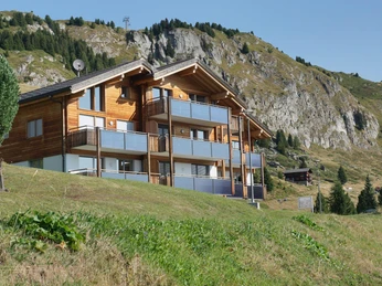 Das Minergie Ferienhaus Amici im Sommer