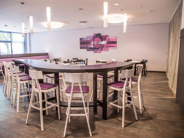 Frühstück in modernem Ambiente