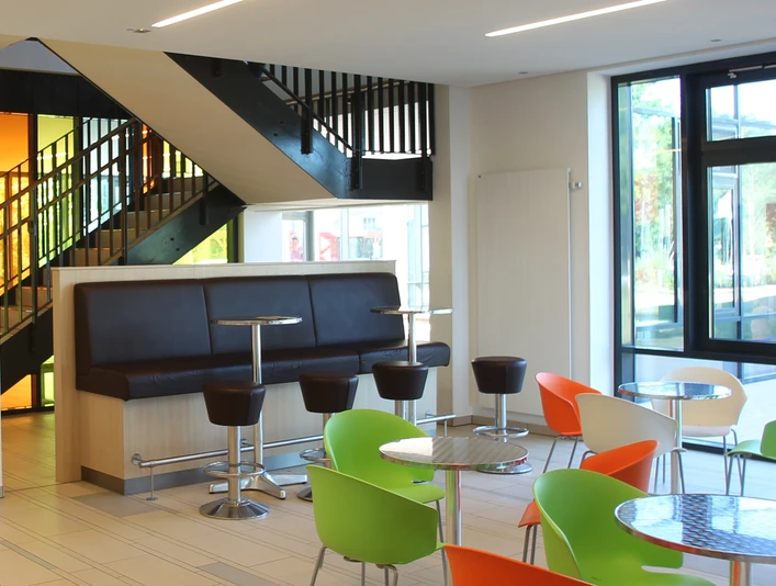 Jugendherberge-Ratzeburg-Ei.jpg Eingangsbereich der Jugendherberge in Ratzeburg