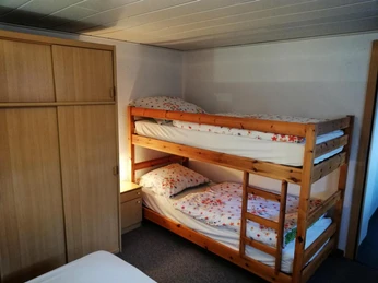 Schlafzimmer 4 Betten